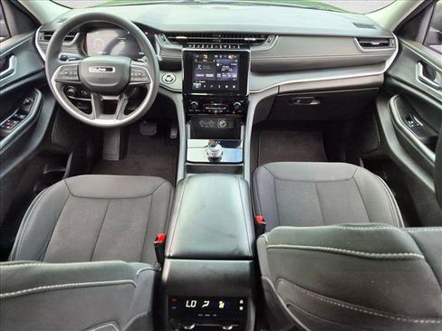 Used 2024 Jeep Grand Cherokee L Laredo AWD/4WD image 15