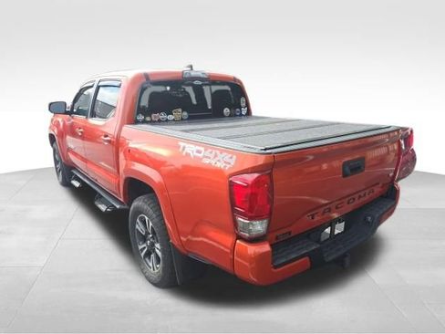 Used 2017 Toyota Tacoma TRD Sport w/ Tow Package (A/T) AWD/4WD image 4