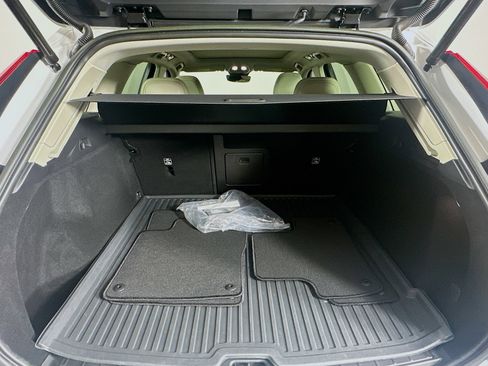 Used 2024 Volvo XC60 B5 Core w/ Protection Package Premier AWD/4WD image 29