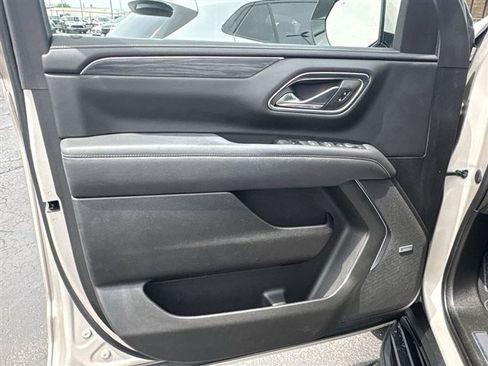 Used 2023 GMC Yukon XL SLT AWD/4WD image 23