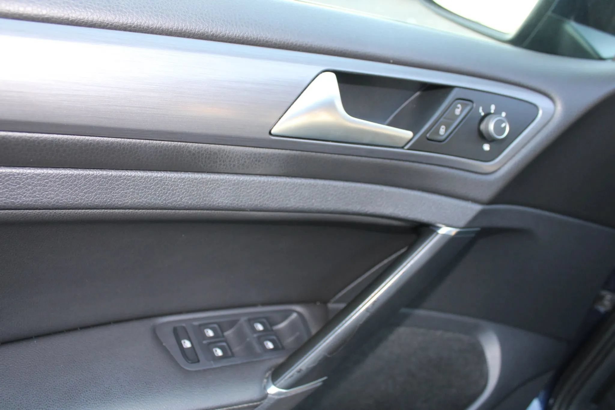 Used 2018 Volkswagen Golf SE FWD image 15