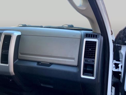 Used 2011 RAM 1500 Classic SLT RWD image 18