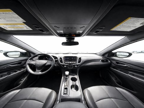 Used 2024 Chevrolet Equinox Premier w/ Redline Edition FWD image 12