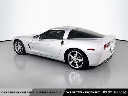 Used 2009 Chevrolet Corvette Coupe w/ Preferred Equipment Group image 7