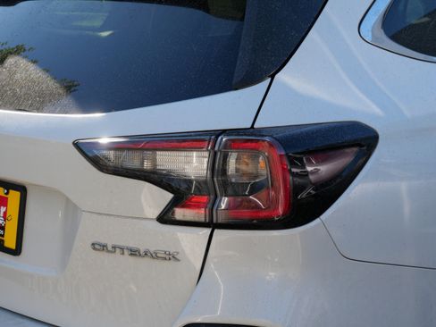 Used 2024 Subaru Outback Premium AWD/4WD image 8