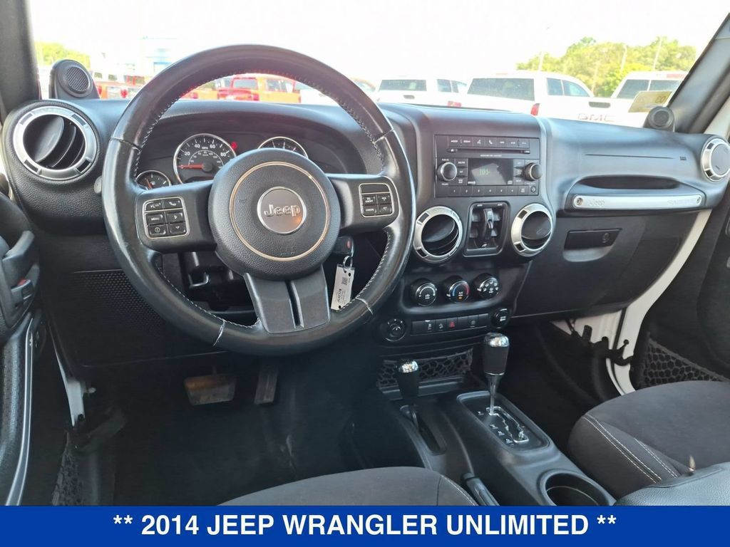 Used 2014 Jeep Wrangler Unlimited Sahara w/ Connectivity Group AWD/4WD image 16