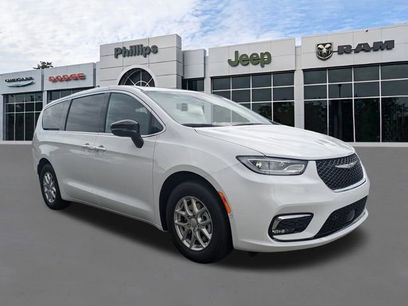 New 2026 Chrysler Pacifica Select
