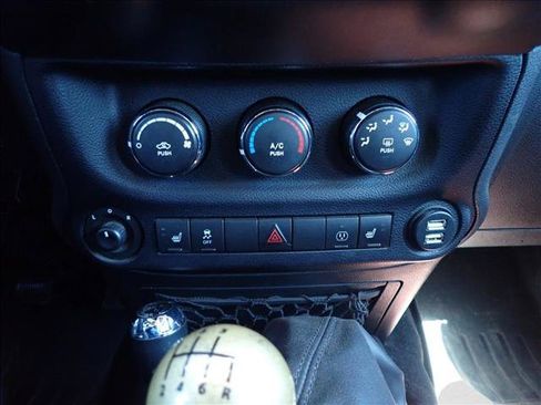 Used 2017 Jeep Wrangler Unlimited Sahara AWD/4WD image 17