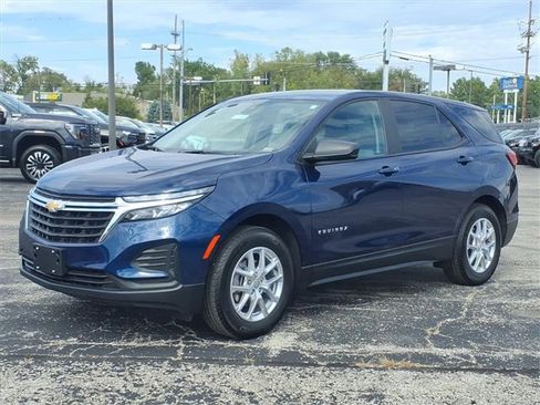 Used 2023 Chevrolet Equinox LS w/ LS Convenience Package image 4
