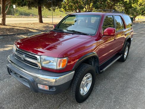 Used 2000 Toyota 4Runner SR5 w/ Upgrade Value Pkg 2 AWD/4WD image 3