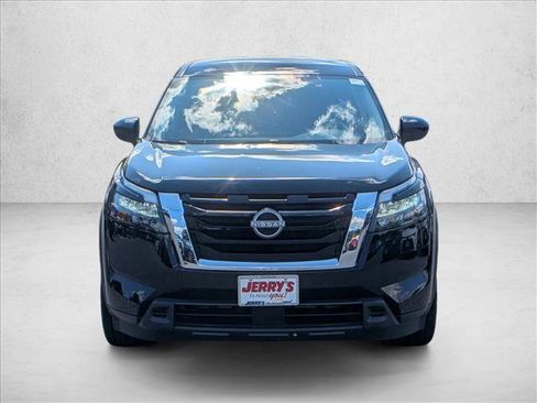 Used 2024 Nissan Pathfinder S image 3