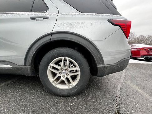 Used 2025 Ford Explorer Active w/ Active Comfort Package image 12