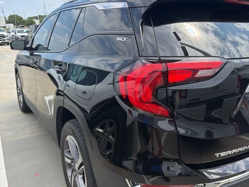Used 2021 GMC Terrain SLT FWD image 3