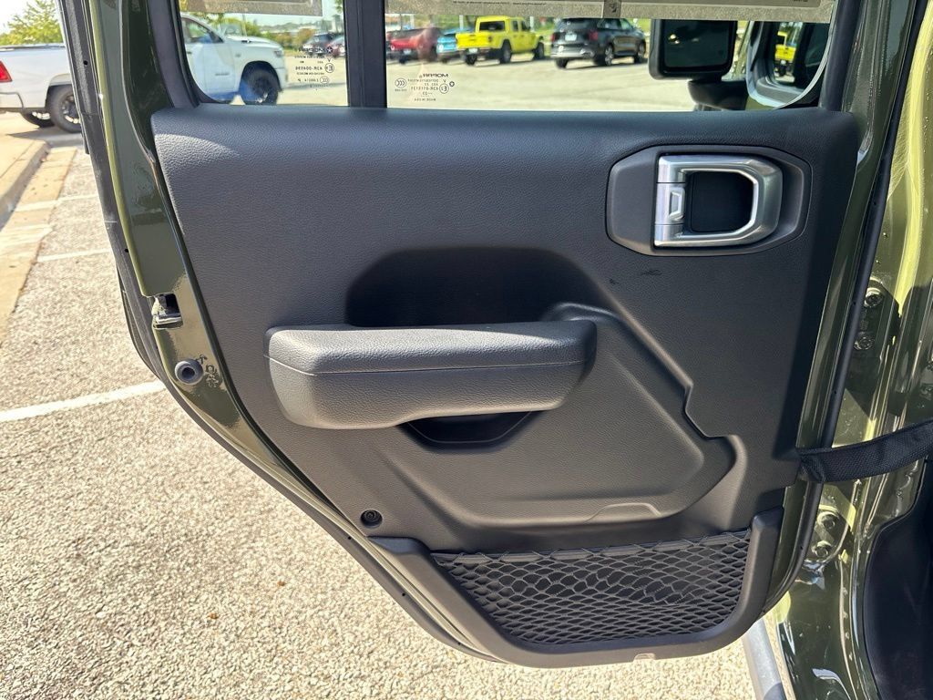 Used 2023 Jeep Wrangler Unlimited AWD/4WD image 13