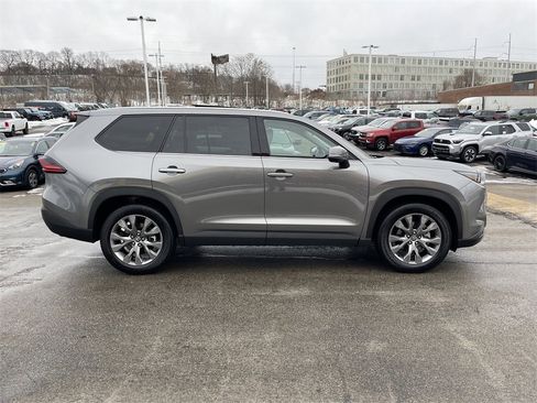 Used 2025 Toyota Grand Highlander FWD image 7