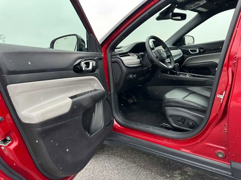 Used 2024 Jeep Compass Limited image 19