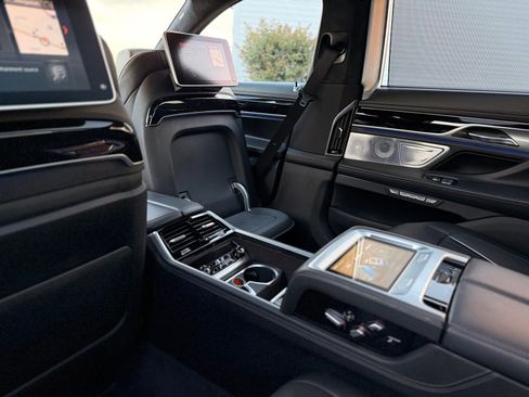 Used 2018 BMW M760i xDrive AWD/4WD image 81