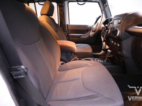 Used 2013 Jeep Wrangler Unlimited Sport image 11