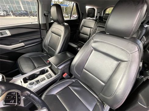 Used 2022 Ford Explorer XLT w/ Equipment Group 202A image 17