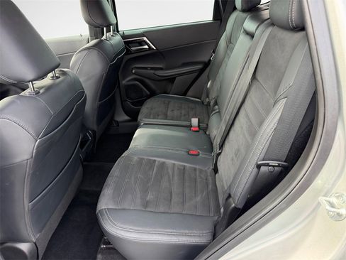 Used 2023 Mitsubishi Outlander SE image 24