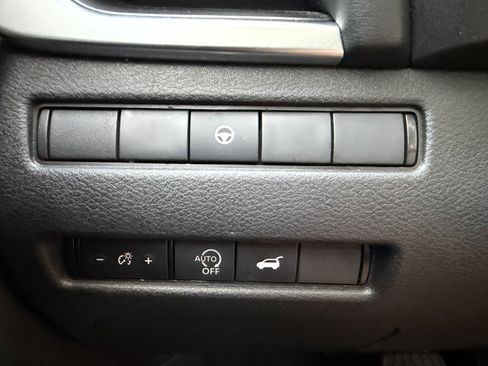 Used 2023 Nissan Rogue SV w/ SV Premium B Package image 28