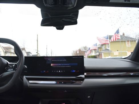 Used 2024 BMW i5 eDrive40i image 31