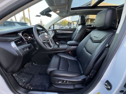 Used 2017 Cadillac XT5 Luxury w/ Driver Awareness Package image 19