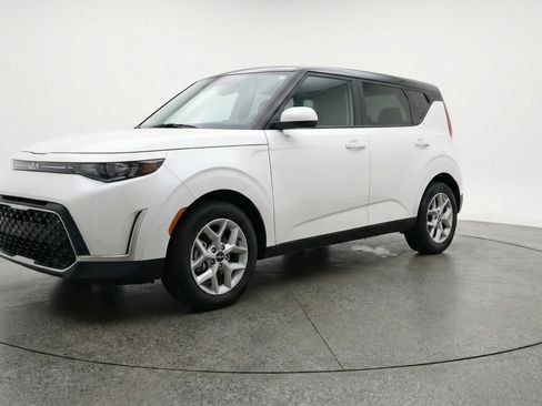 Used 2025 Kia Soul LX w/ LX Technology Package image 3
