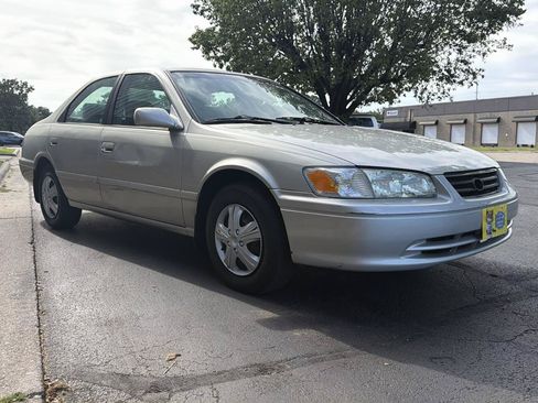 Used 2000 Toyota Camry CE FWD image 7