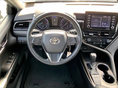 Certified 2022 Toyota Camry SE image 5