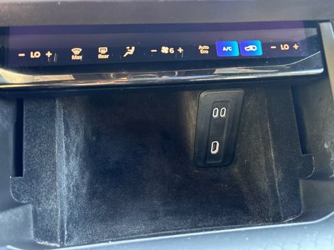 Used 2024 Jeep Wagoneer Launch Edition AWD/4WD image 30