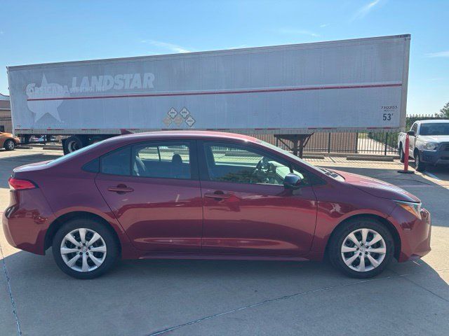 Used 2025 Toyota Corolla LE FWD image 4