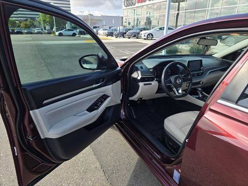 Used 2023 Nissan Altima 2.5 SV FWD image 21