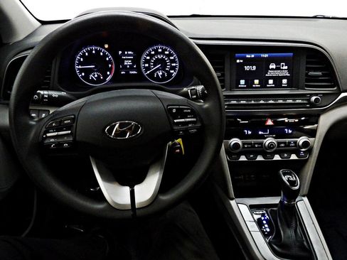 Used 2020 Hyundai Elantra SEL image 17