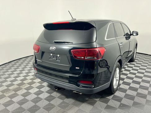 Used 2020 Kia Sorento LX w/ LX I4 Convenience Package image 3
