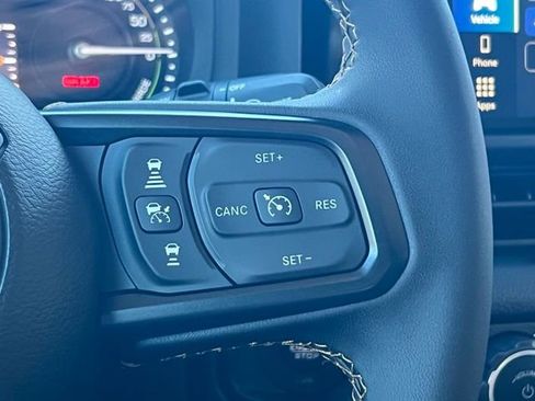 Used 2024 Jeep Wrangler Unlimited image 24