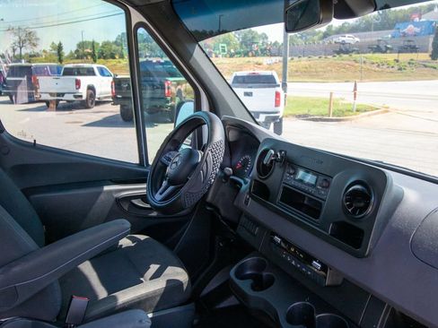 Used 2023 Mercedes-Benz Sprinter 2500 image 19