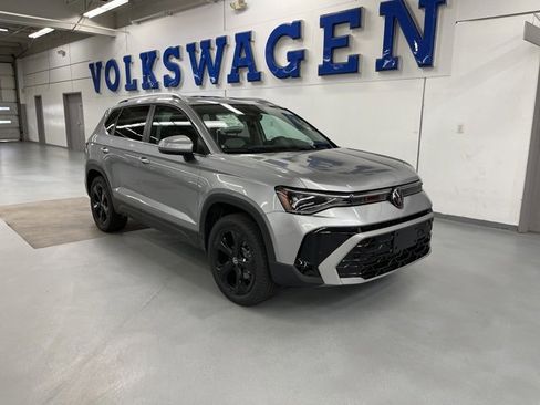 New 2026 Volkswagen Taos SEL image 5