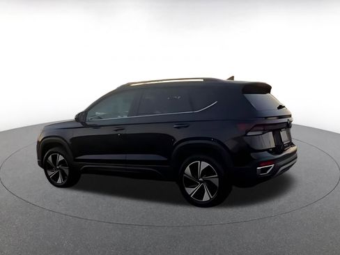 Used 2025 Volkswagen Taos SE image 16