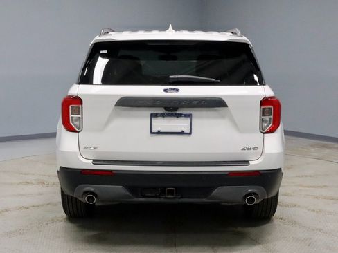 Certified 2022 Ford Explorer XLT w/ Equipment Group 202A image 10