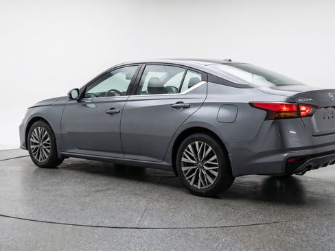 Used 2025 Nissan Altima 2.5 SV FWD image 6