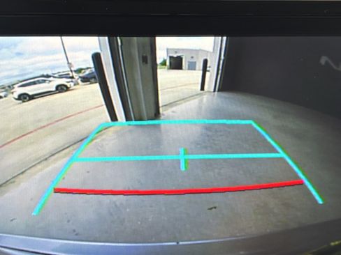 Used 2022 Toyota Highlander LE FWD image 29