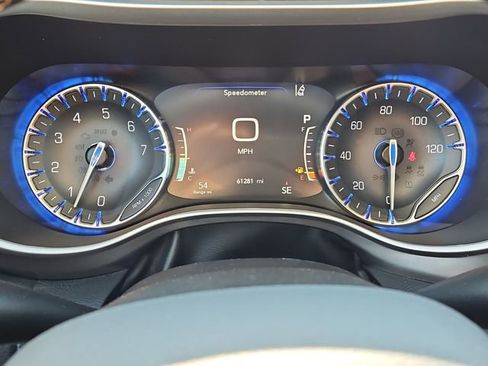 Used 2024 Chrysler Pacifica Touring-L image 19