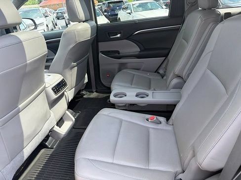 Used 2015 Toyota Highlander Limited Platinum AWD/4WD image 20