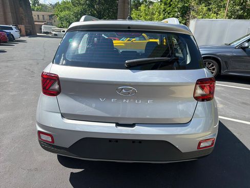 Used 2026 Hyundai Venue SEL FWD image 6