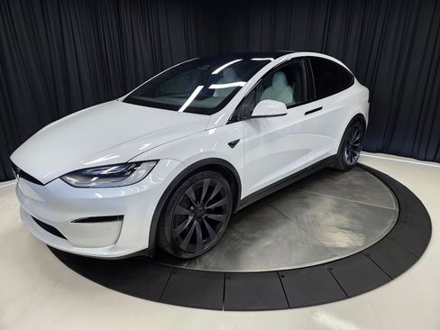Used 2022 Tesla Model X image 11