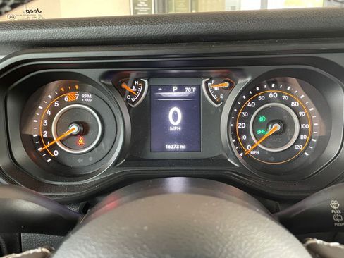 Used 2025 Jeep Wrangler Sport S image 39