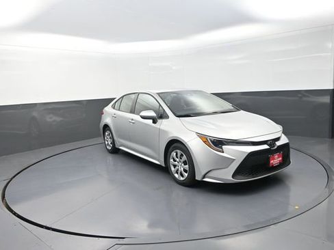Used 2022 Toyota Corolla LE FWD image 25