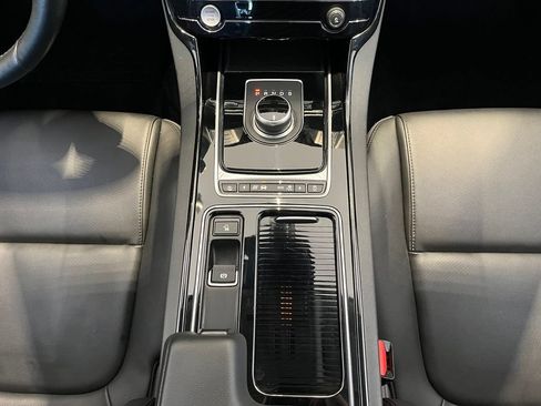 Used 2018 Jaguar XE Premium AWD/4WD image 37