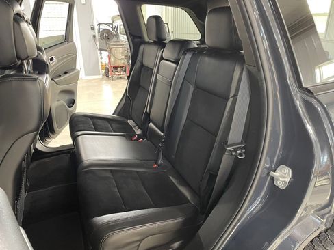 Used 2018 Jeep Grand Cherokee Altitude image 15